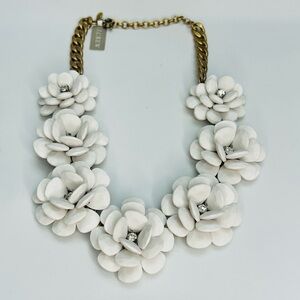 🌸 J.Crew White Floral Statement Necklace NWT🌸